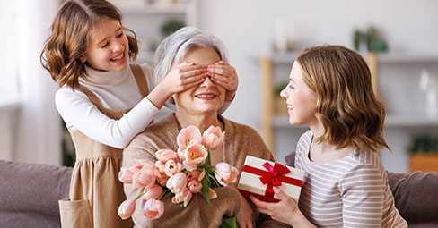 15 beste Geschenkideen zum Muttertag: Damit sich Mama geliebt fühlt