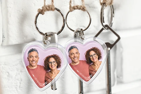 2 Foto-Schlüsselanhänger mit Mutter und Sohn