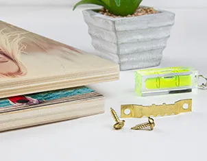 Über das Aufhängeset für Fotos auf Holz